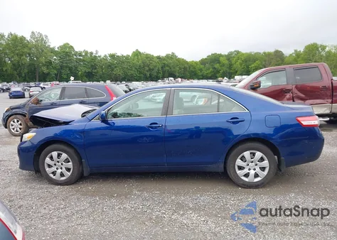 2011 Toyota Camry Le z USA, uszkodzony, nr VIN 4T1BF3EK4BU707127